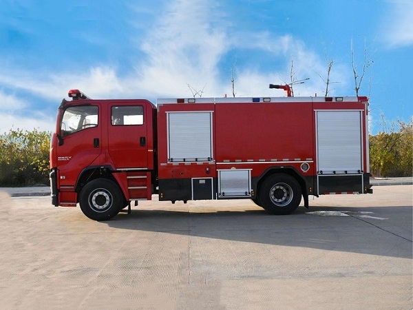 五十鈴8.5噸水罐消防車(chē)