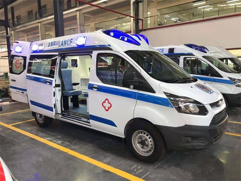 福特V362中軸中頂救護(hù)車(chē)