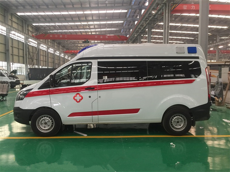 福特V362中軸中頂救護(hù)車(chē)